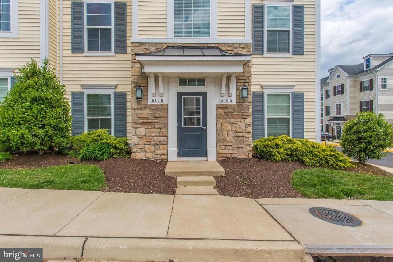 8188 Falls Grove Dr - Photo 3 of 40