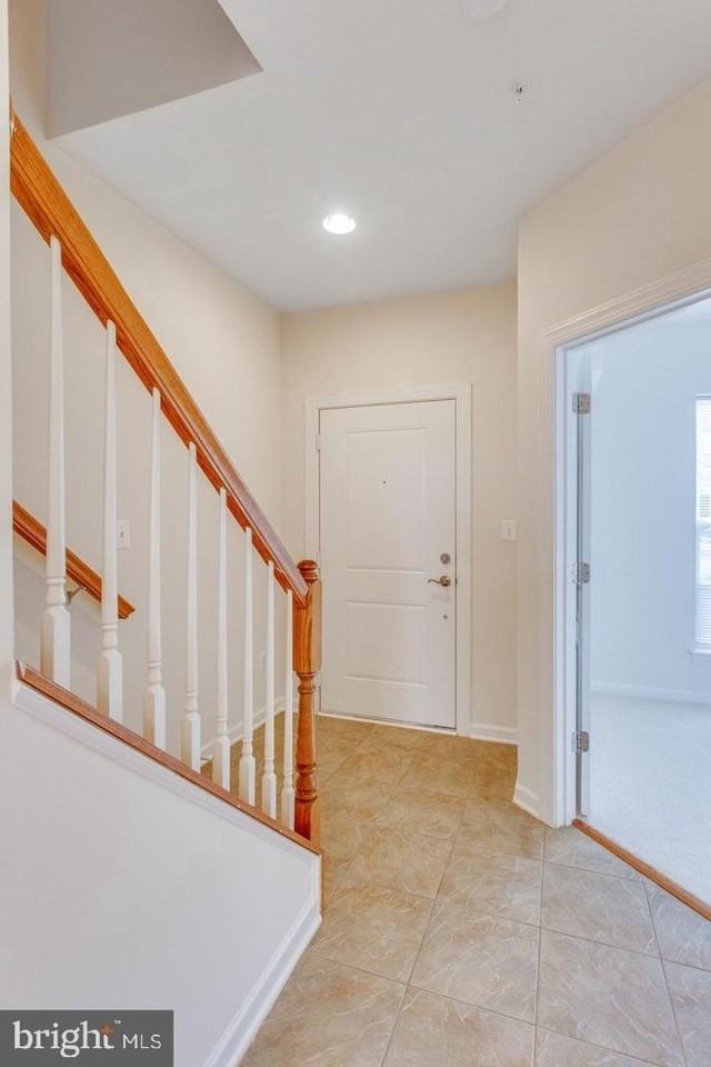8188 Falls Grove Dr - Photo 5 of 40