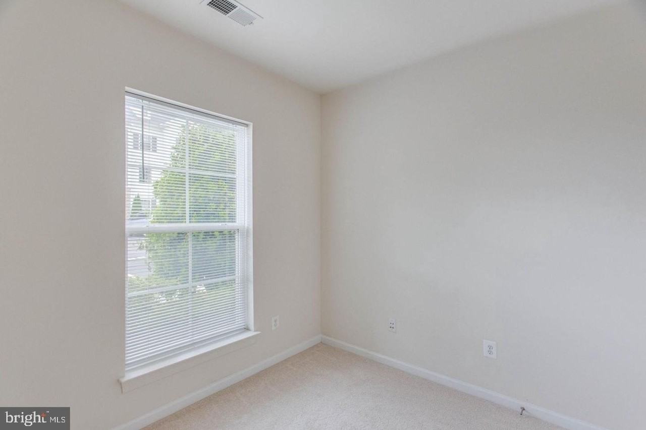 8188 Falls Grove Dr - Photo 6 of 40