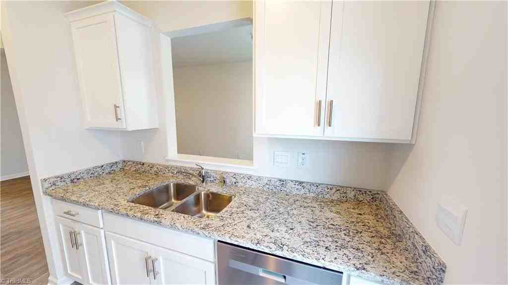 1139 Evelynnview Ln - Photo 4 of 11