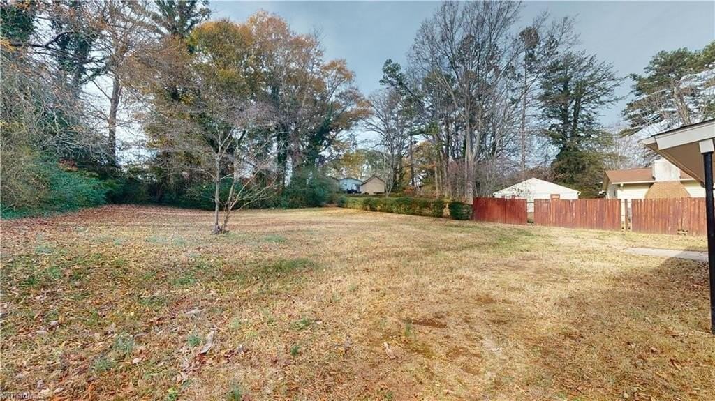 1318 Argonne Blvd - Photo 2 of 7