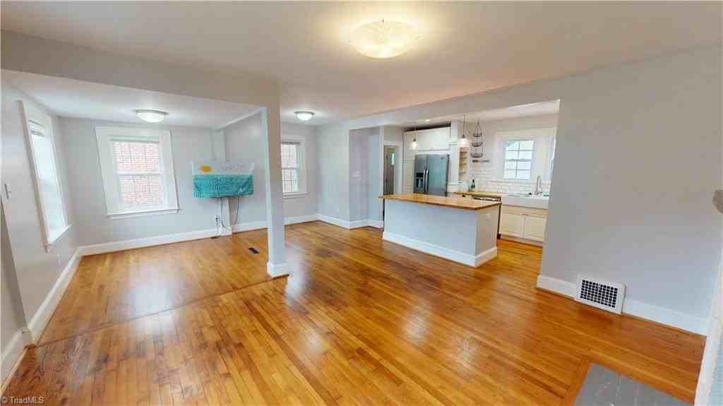 1047 Ebert St - Photo 2 of 7