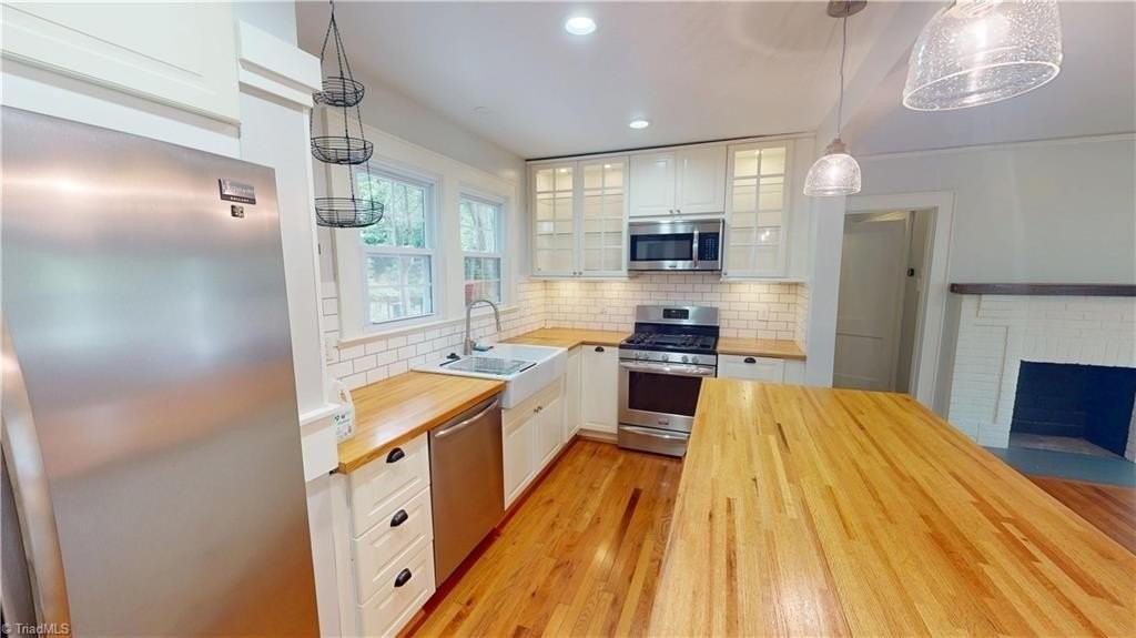 1047 Ebert St - Photo 3 of 7