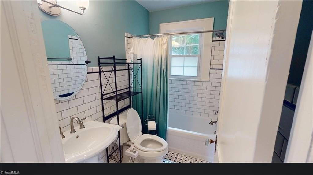 1047 Ebert St - Photo 4 of 7