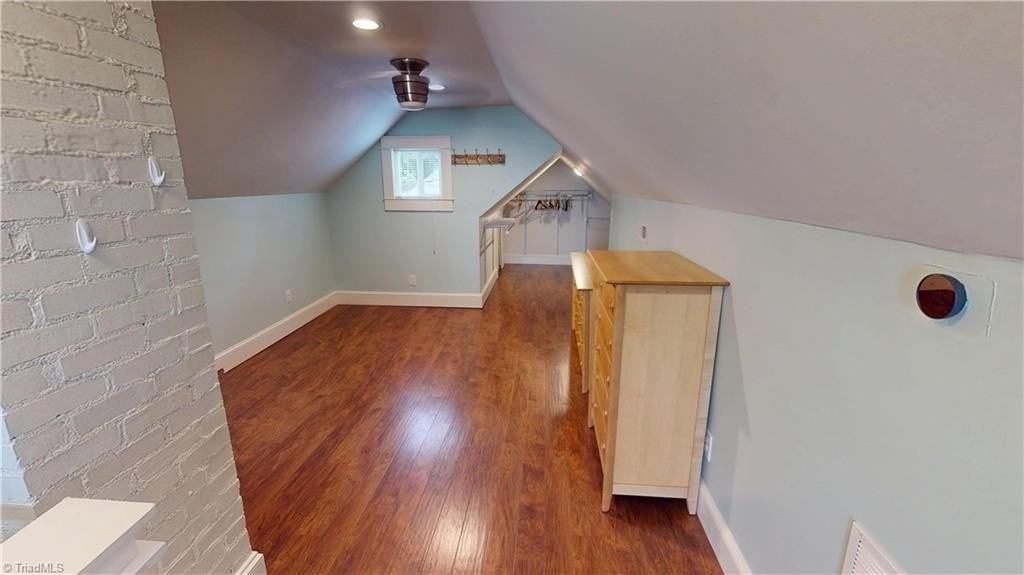 1047 Ebert St - Photo 6 of 7