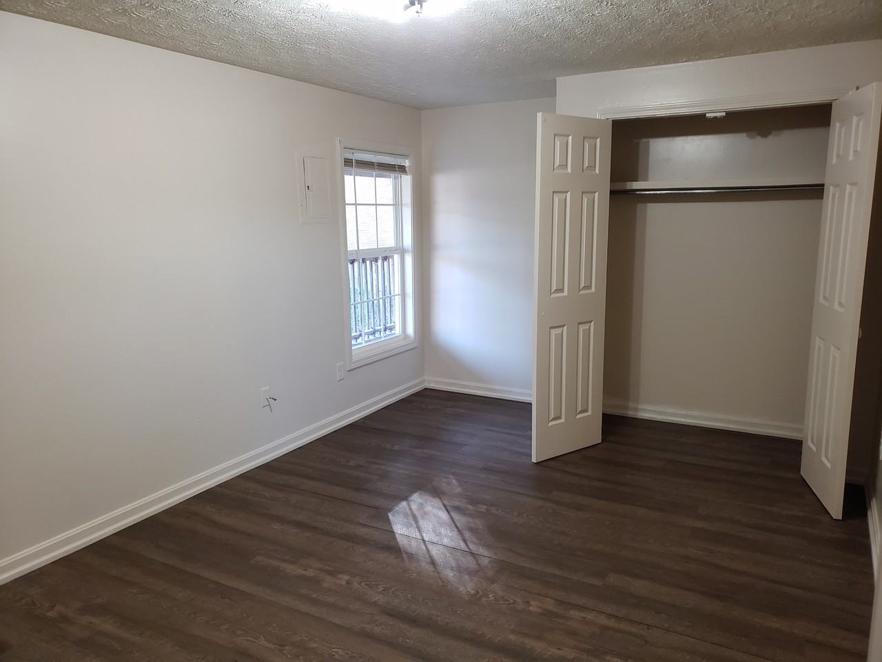 116 Sequoia Dr #8 - Photo 3 of 4