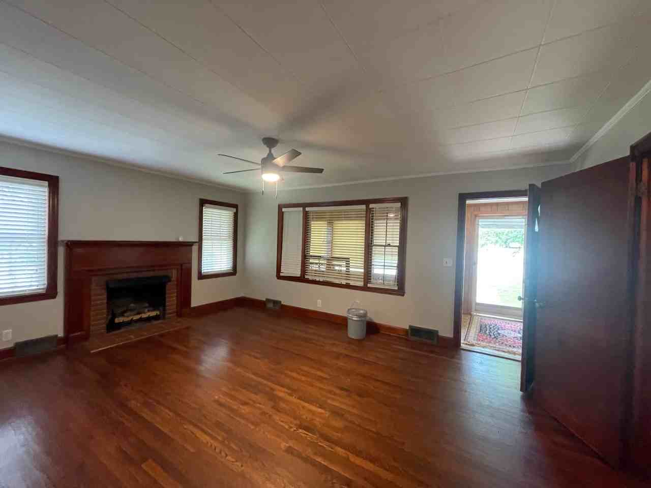 855 Bethania St - Photo 3 of 11