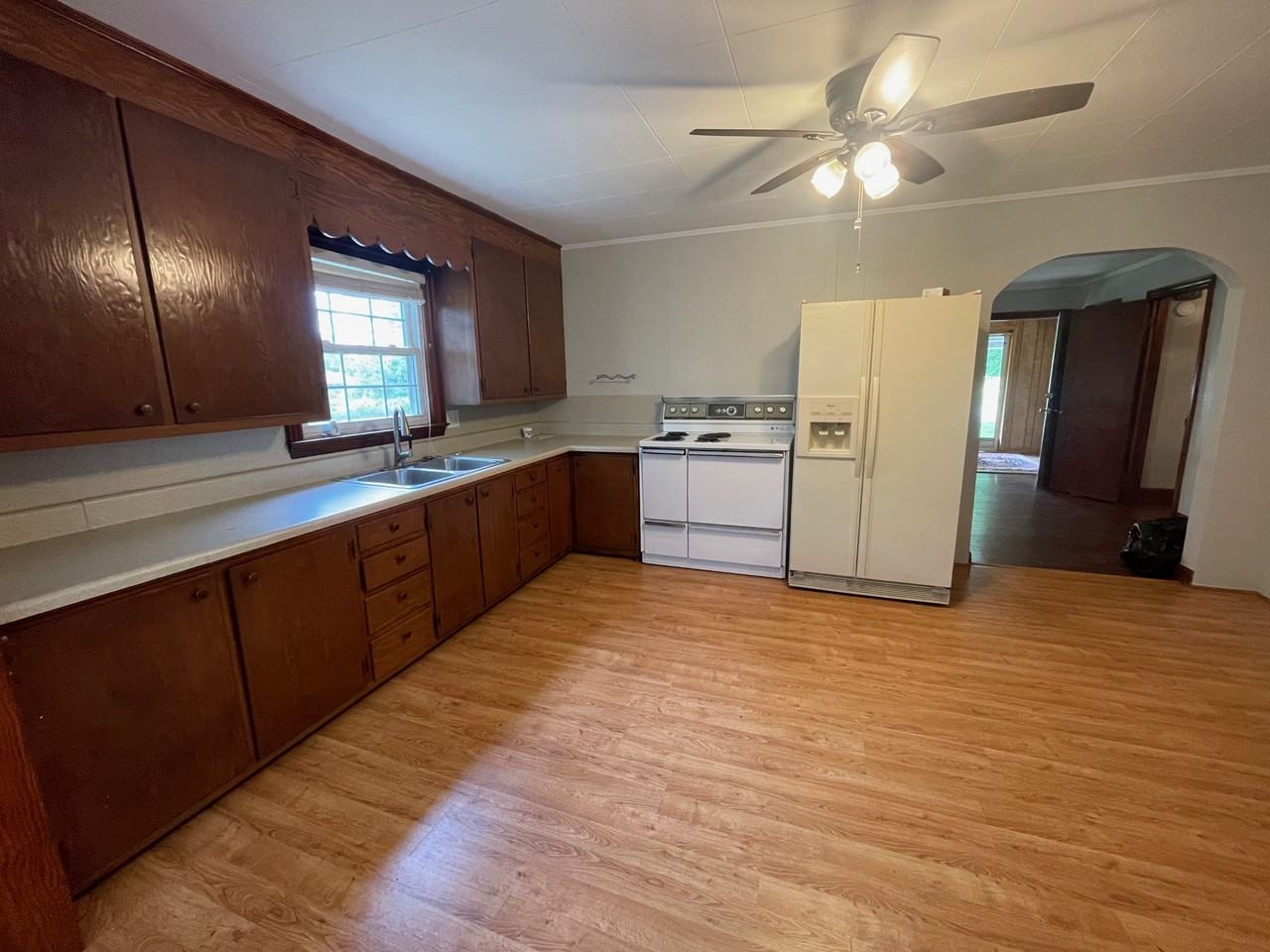 855 Bethania St - Photo 5 of 11