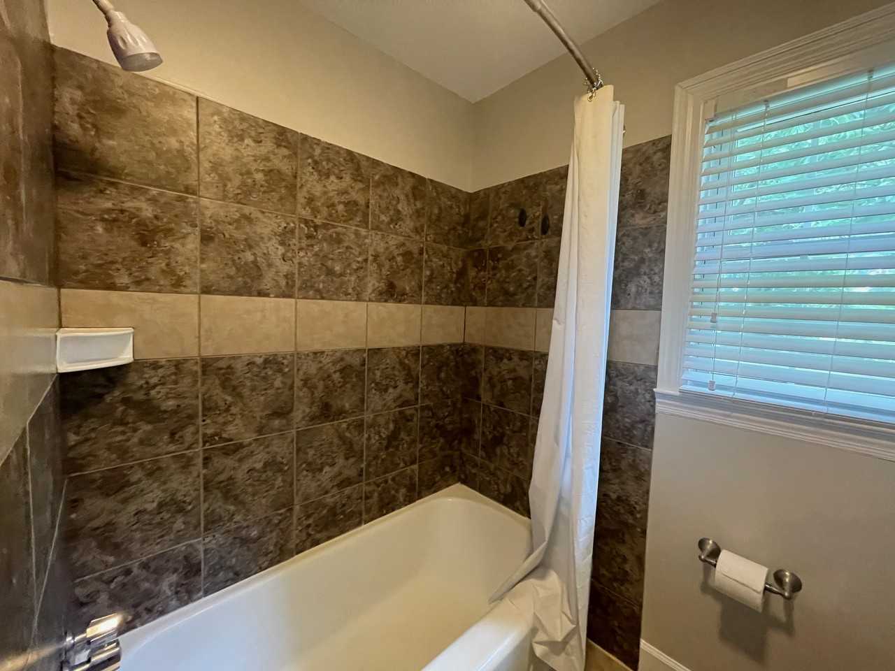 855 Bethania St - Photo 6 of 11