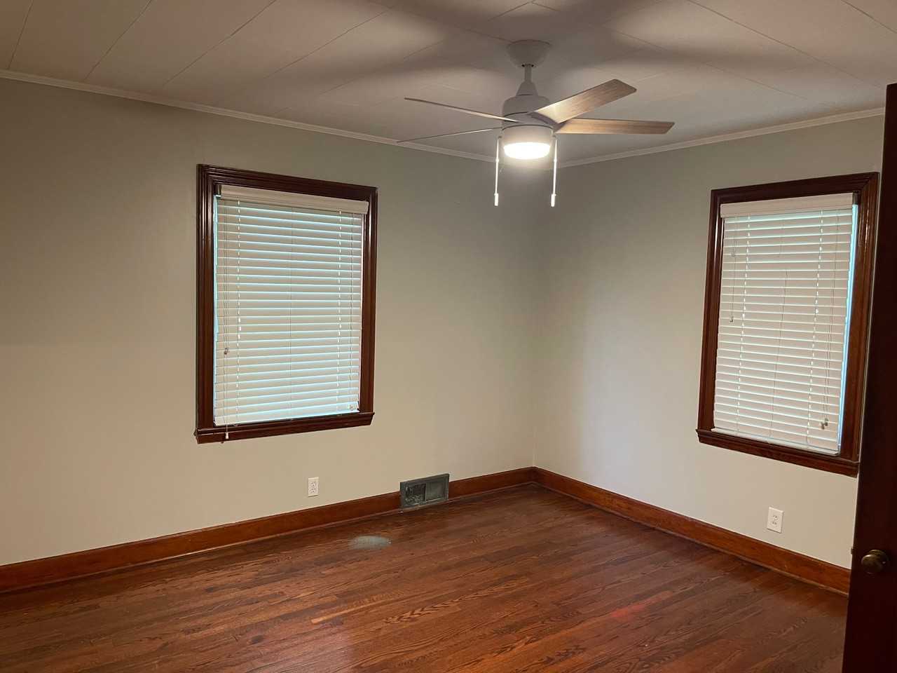 855 Bethania St - Photo 7 of 11