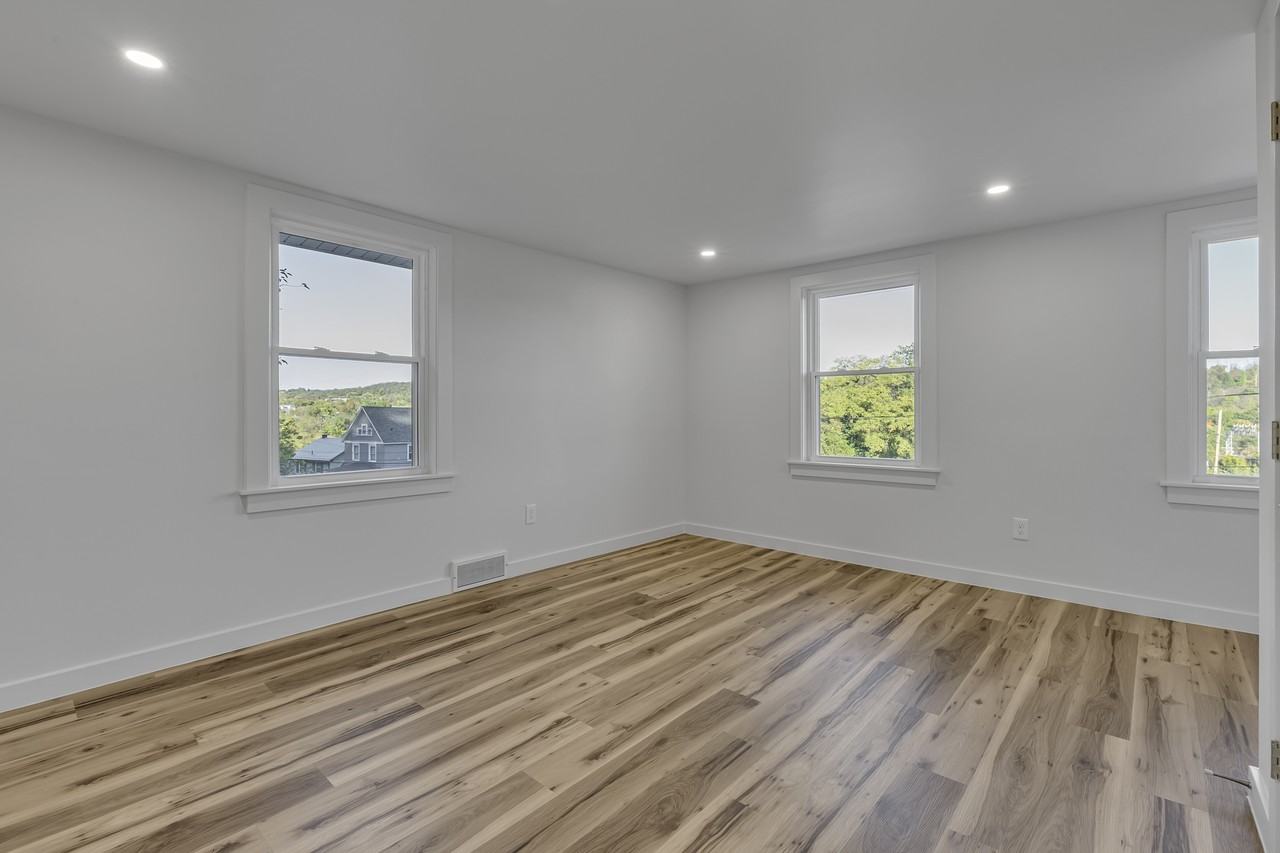 77 Beaver St - Photo 5 of 14
