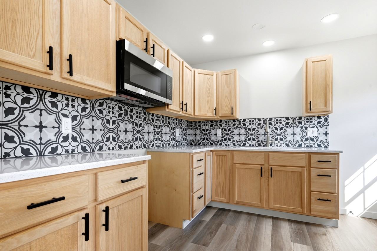 1001 Se 36th St - Photo 5 of 20