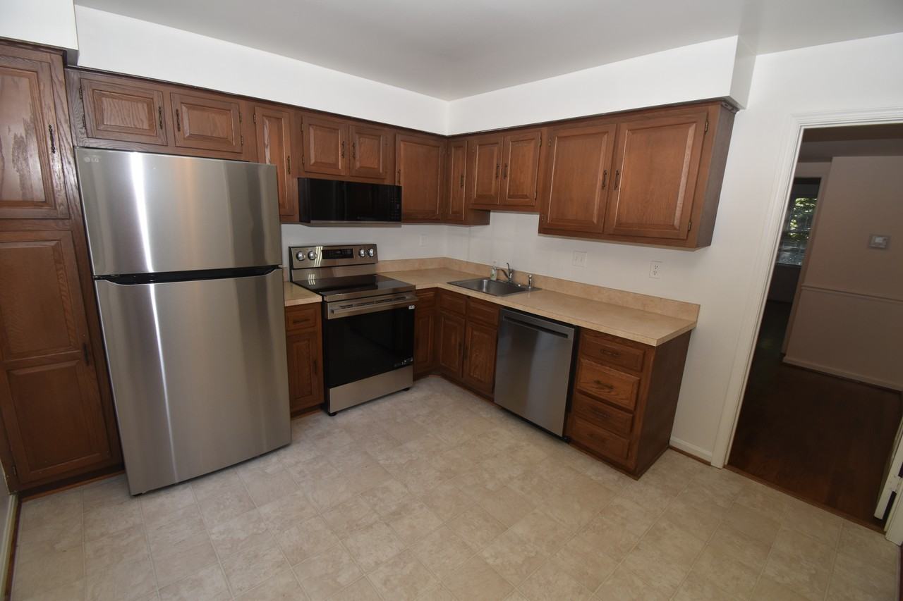 9255 Bailey Ln - Photo 3 of 22