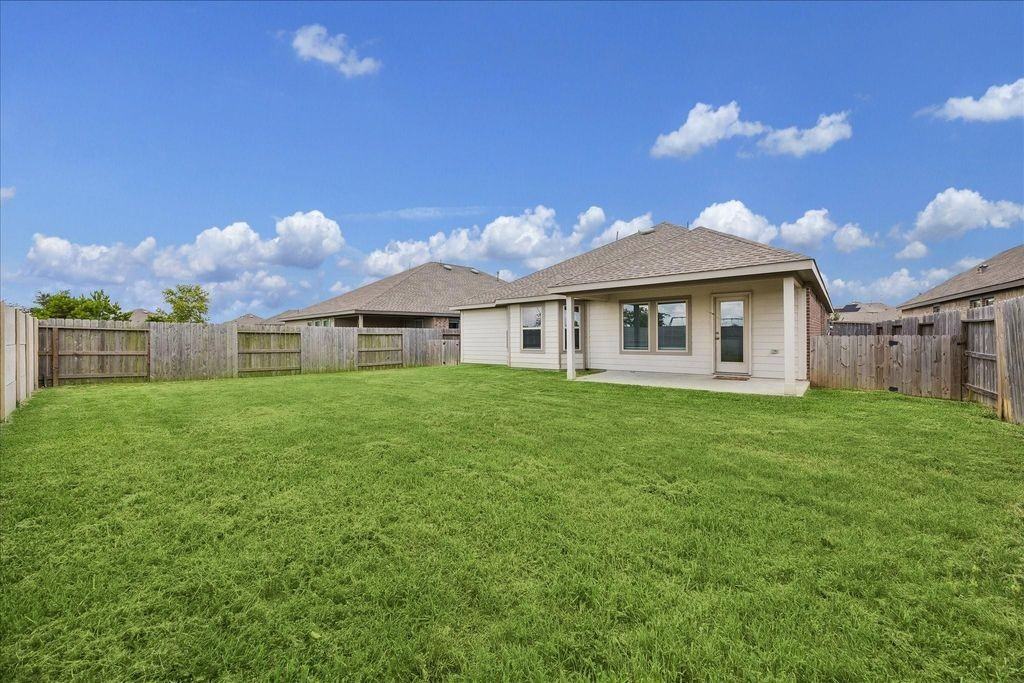 7726 Jasmine Chase Dr - Photo 3 of 23