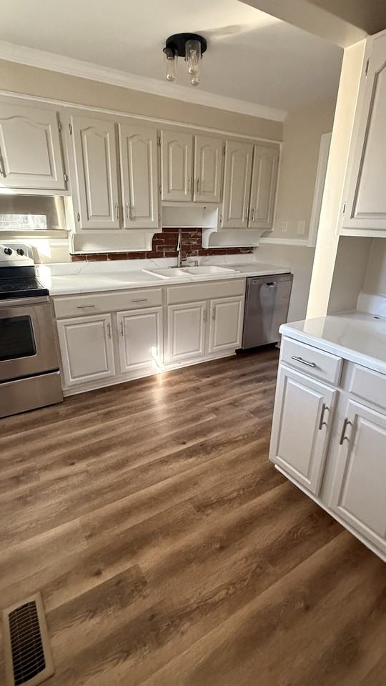 8719 Semmes Ave - Photo 6 of 19