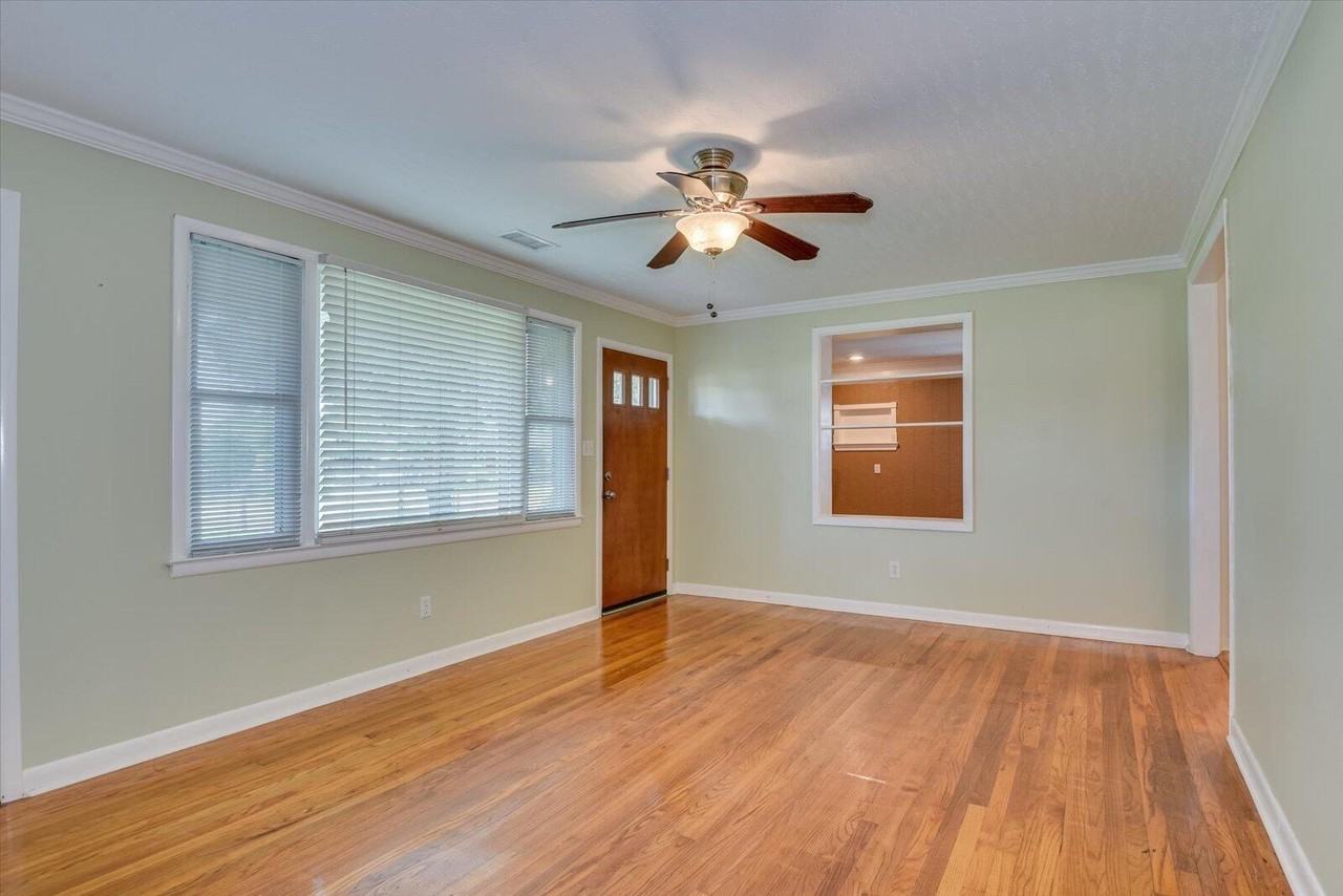 218 Pinehurst Dr - Photo 3 of 12
