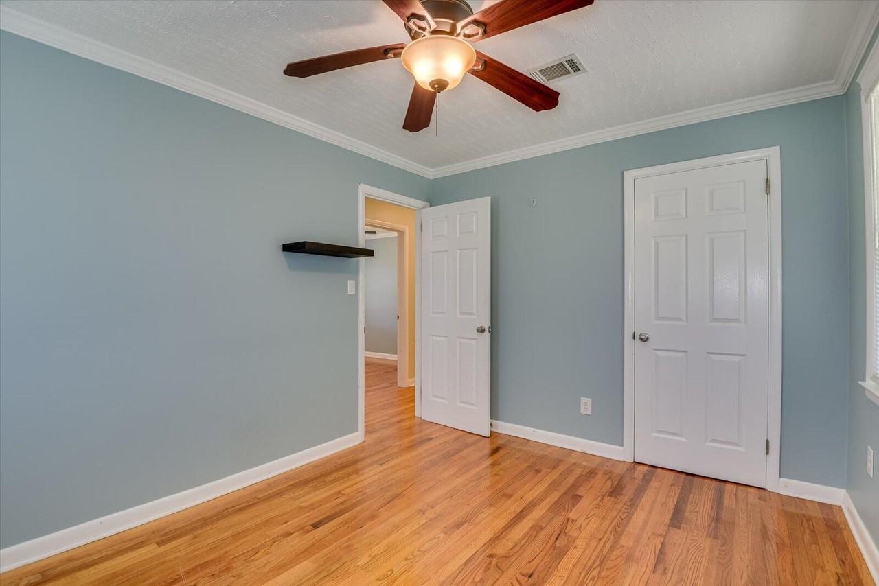 218 Pinehurst Dr - Photo 4 of 12