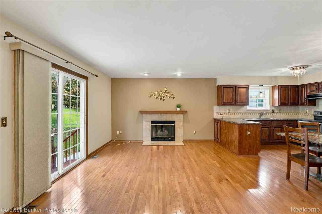 11897 Chase Blvd - Photo 6 of 34