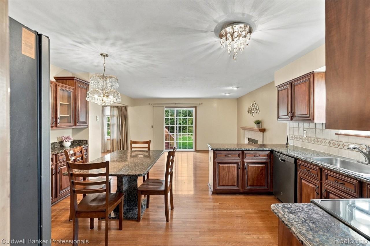 11897 Chase Blvd - Photo 7 of 34