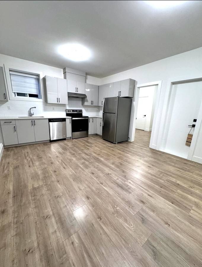 16780 21 Avenue - Photo 4 of 6
