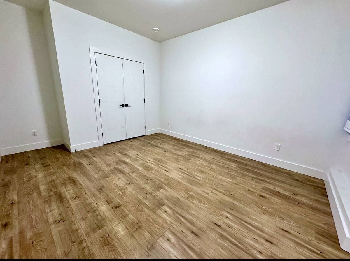 16780 21 Avenue - Photo 5 of 6