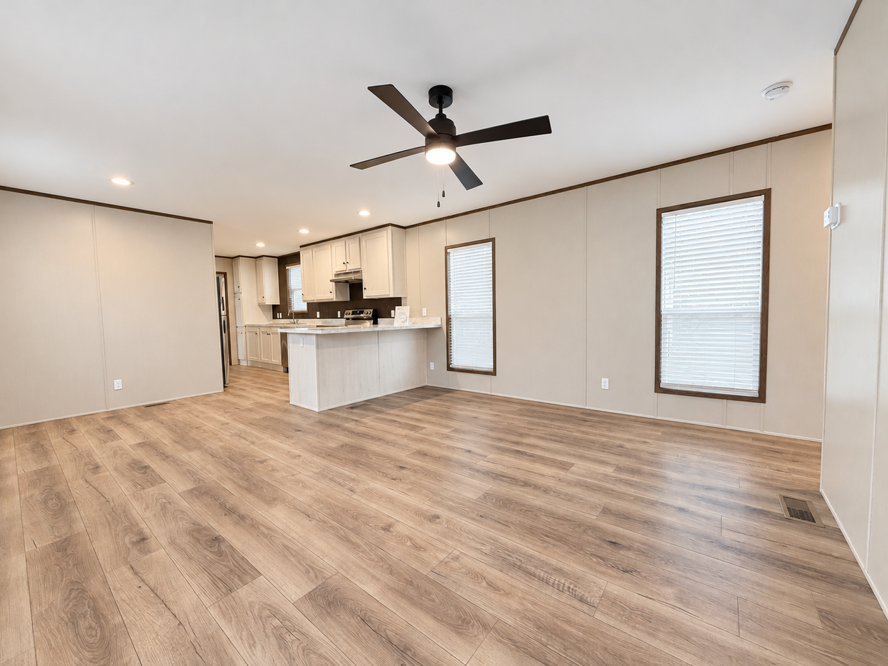 709 N Collins Fwy #5 - Photo 4 of 23