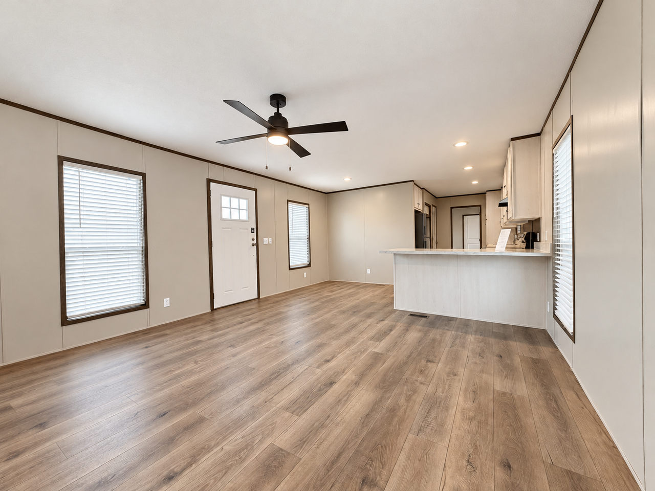 709 N Collins Fwy #5 - Photo 5 of 23
