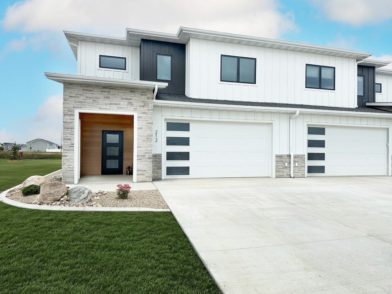 Paradise Valley Townhomes & Apartments - Photo 2 of 50