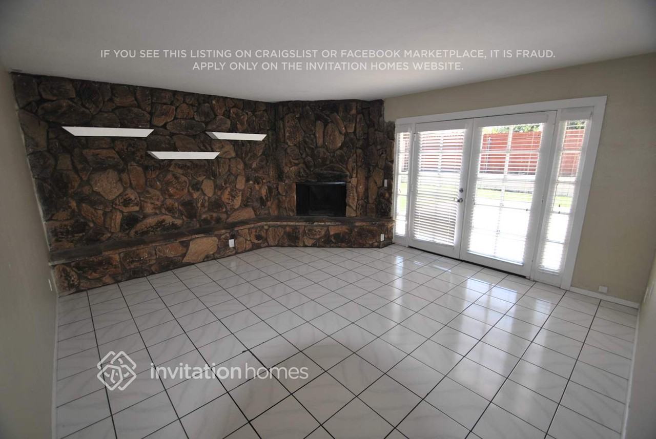 546 S Sandalwood Ave - Photo 2 of 9