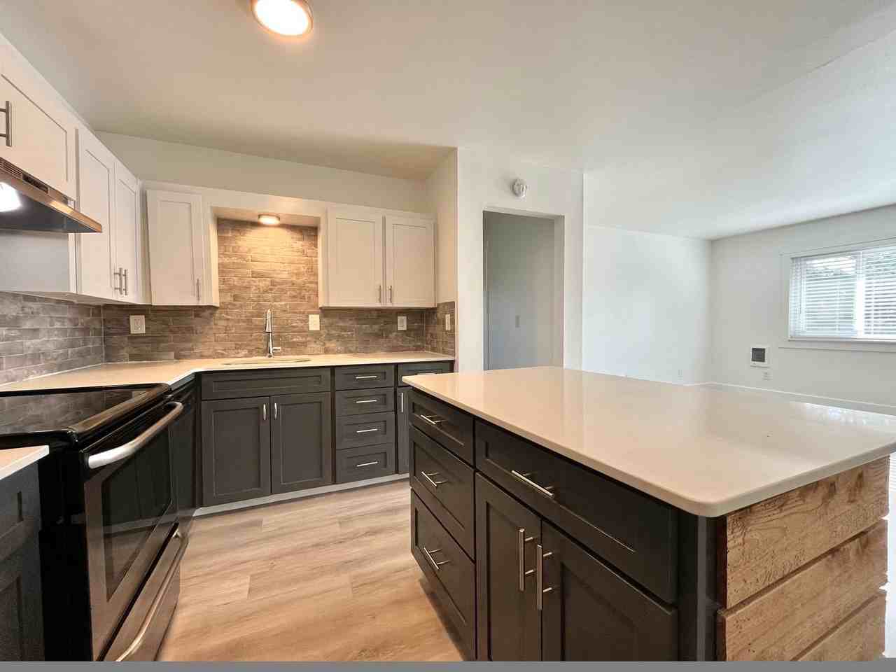 J3 Apartments - Photo 5 of 40