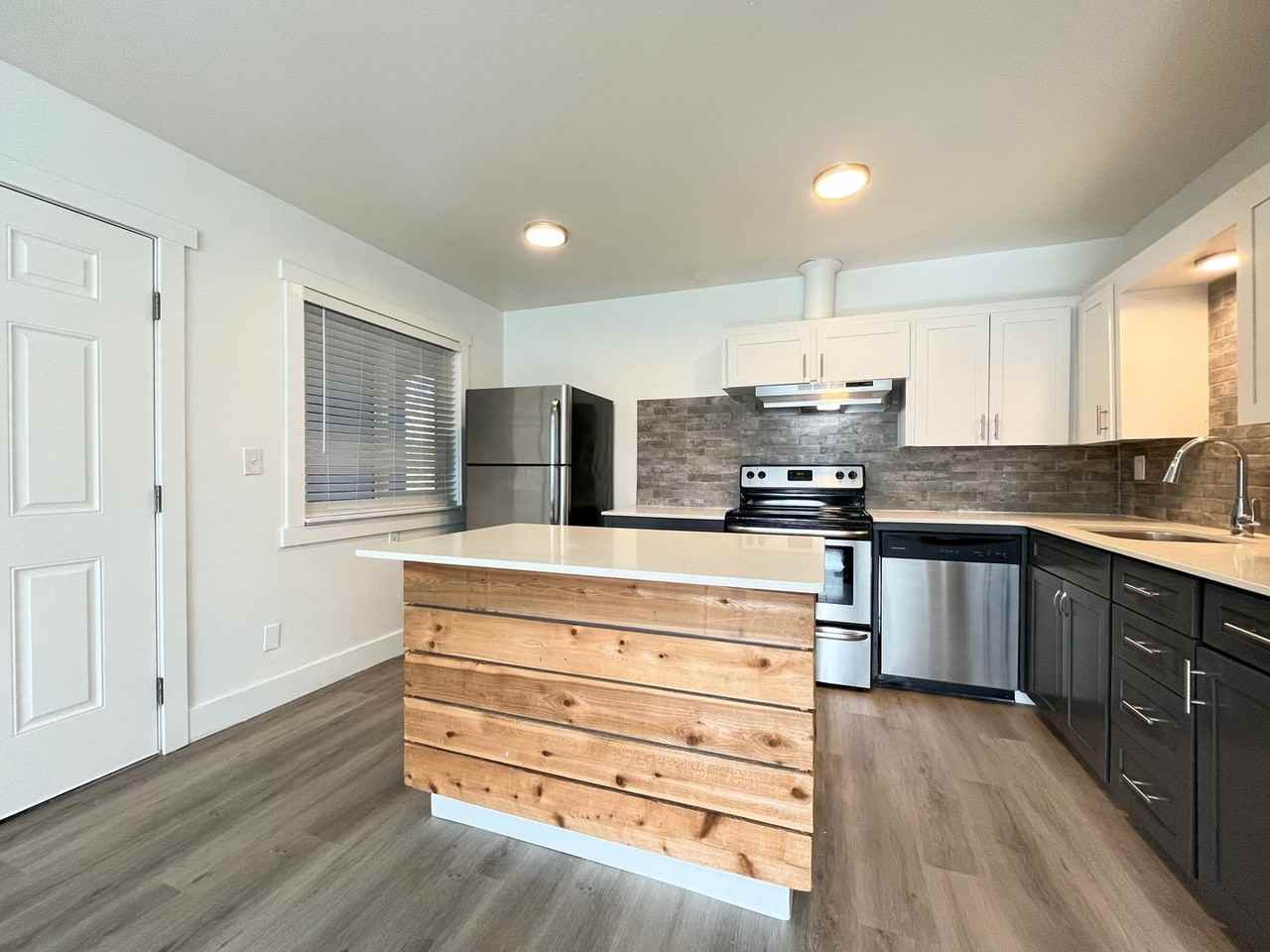 J3 Apartments - Photo 6 of 40