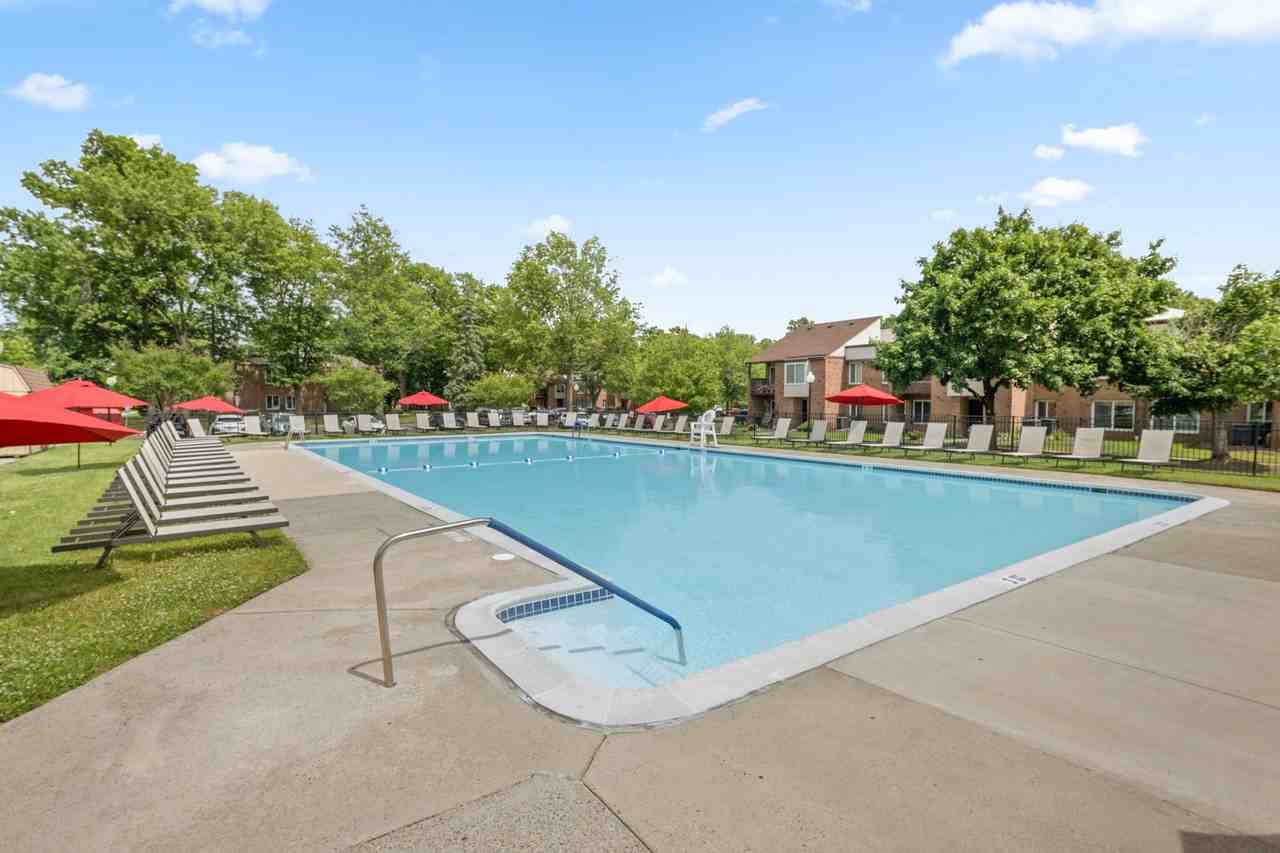 Metropolitan Tareyton Estates - Photo 4 of 50