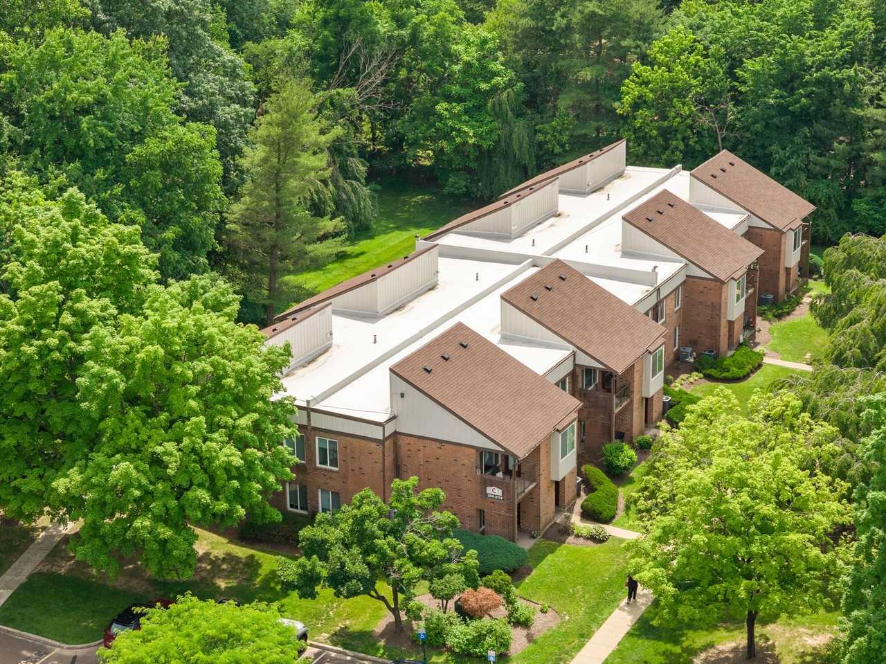 Metropolitan Tareyton Estates - Photo 7 of 50