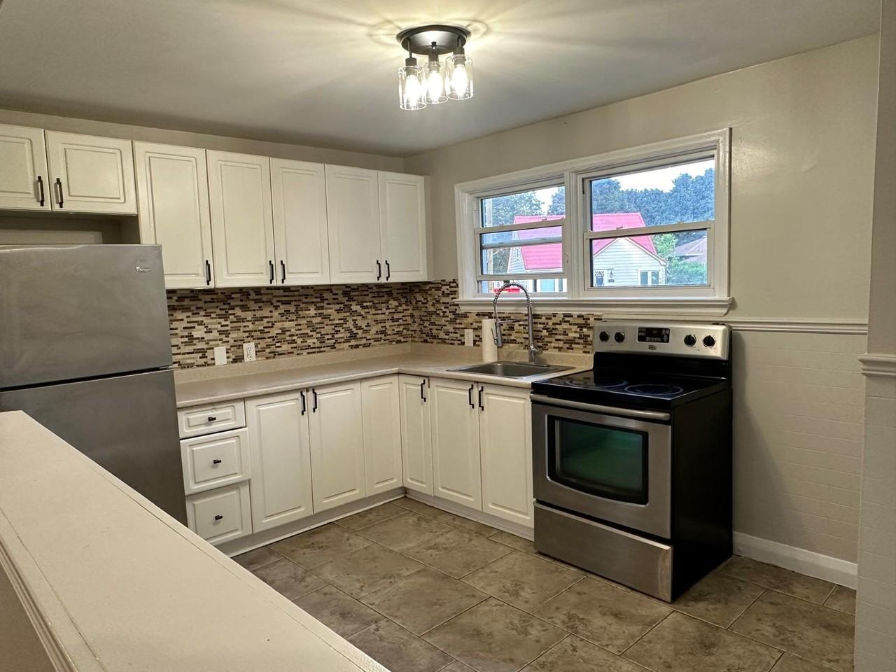 182 Duckworth St, Barrie, ON L4M 3W5, Canada - Photo 2 of 13