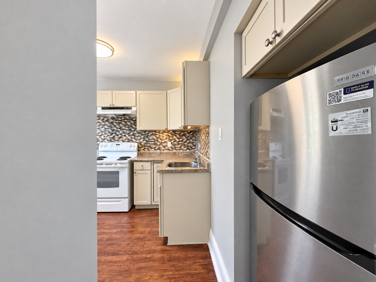 624 Main Street East #18 - Photo 4 of 10