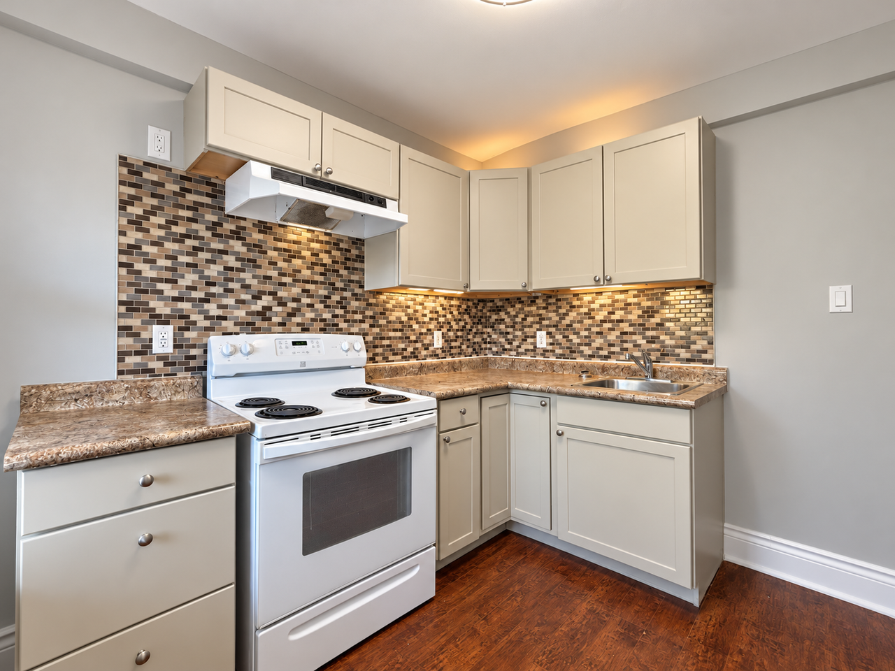624 Main Street East #18 - Photo 3 of 10