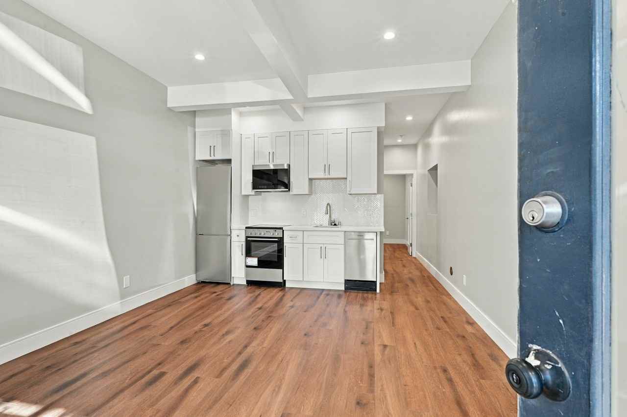 420 Union St - Photo 6 of 26
