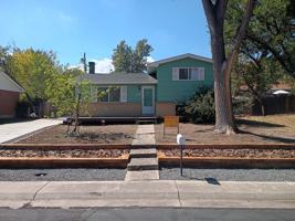 featured image of 387 S Queen Cir