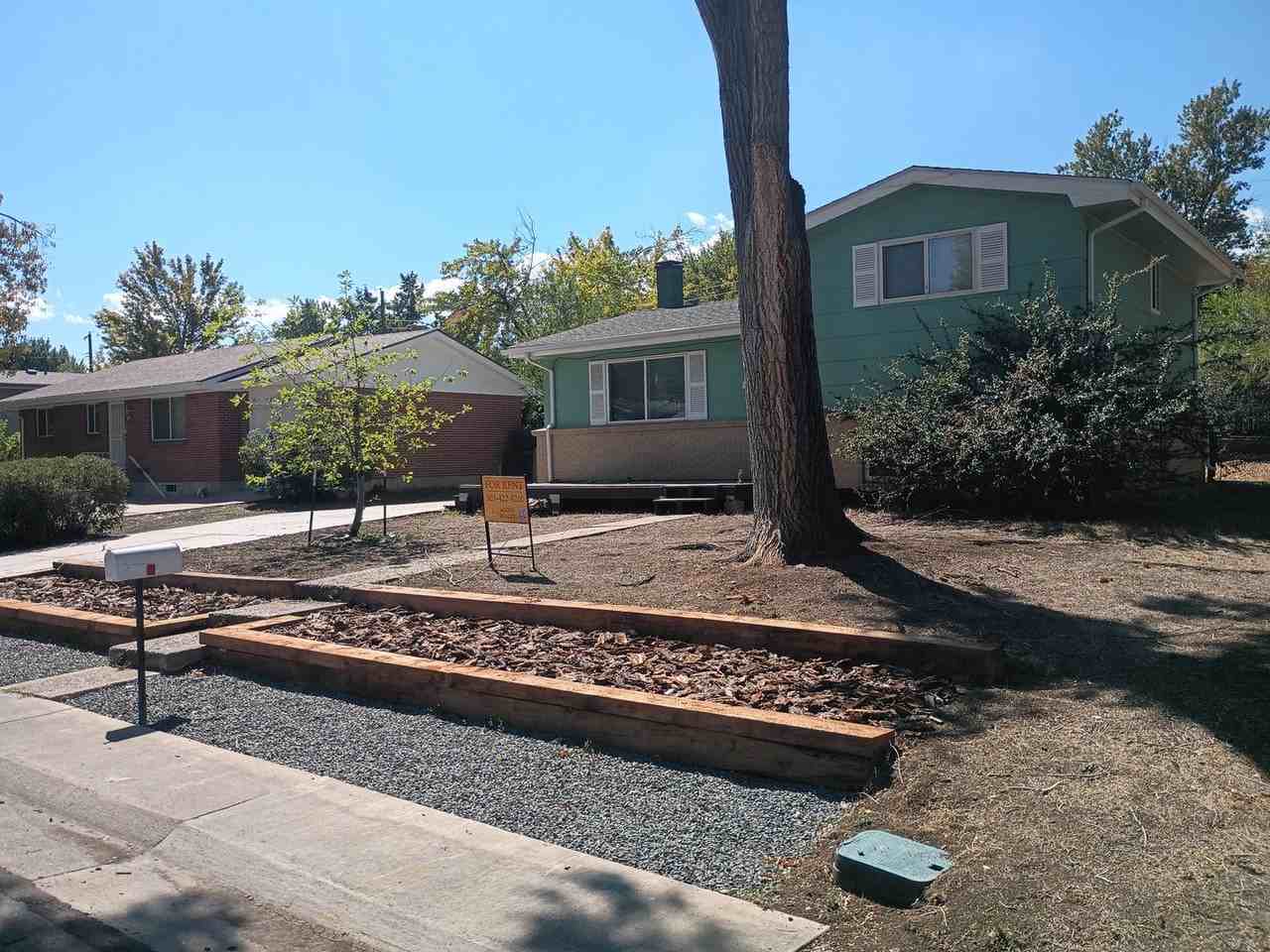 387 S Queen Cir - Photo 2 of 27
