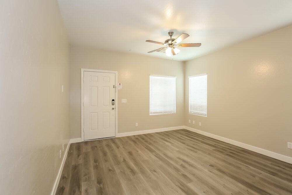 7609 Tiffany Lamp Ct - Photo 4 of 17