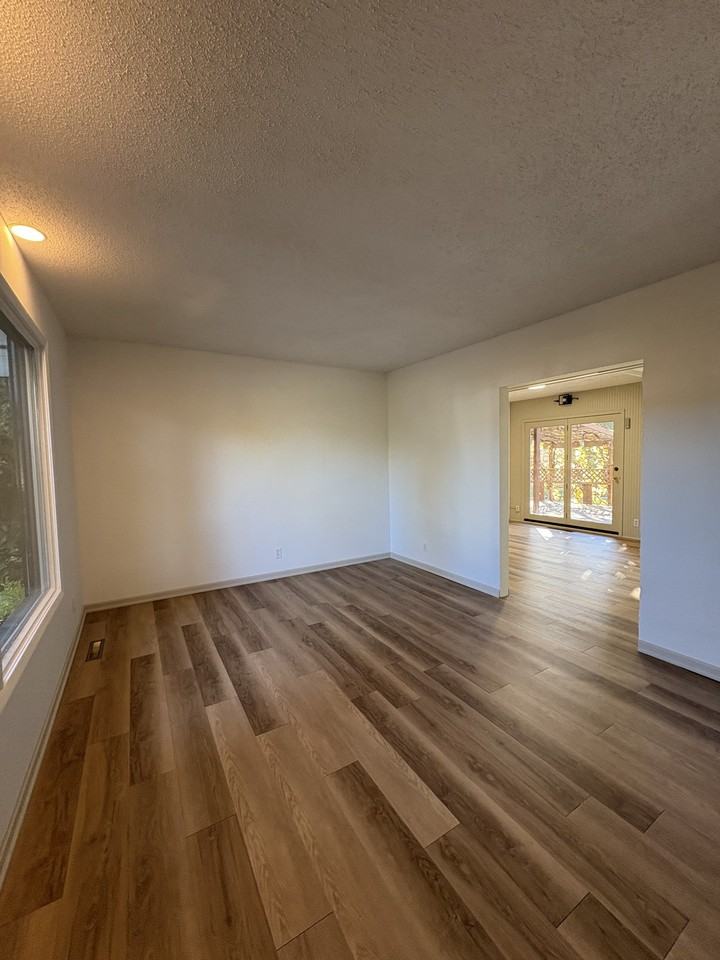 213 Harper Ave - Photo 5 of 18