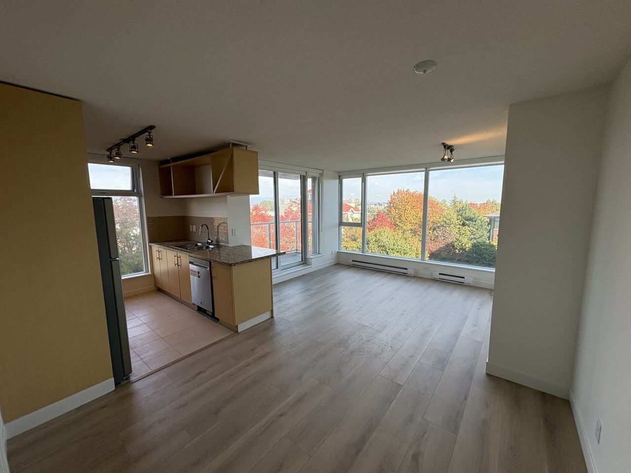 5028 Kwantlen St - Photo 5 of 20