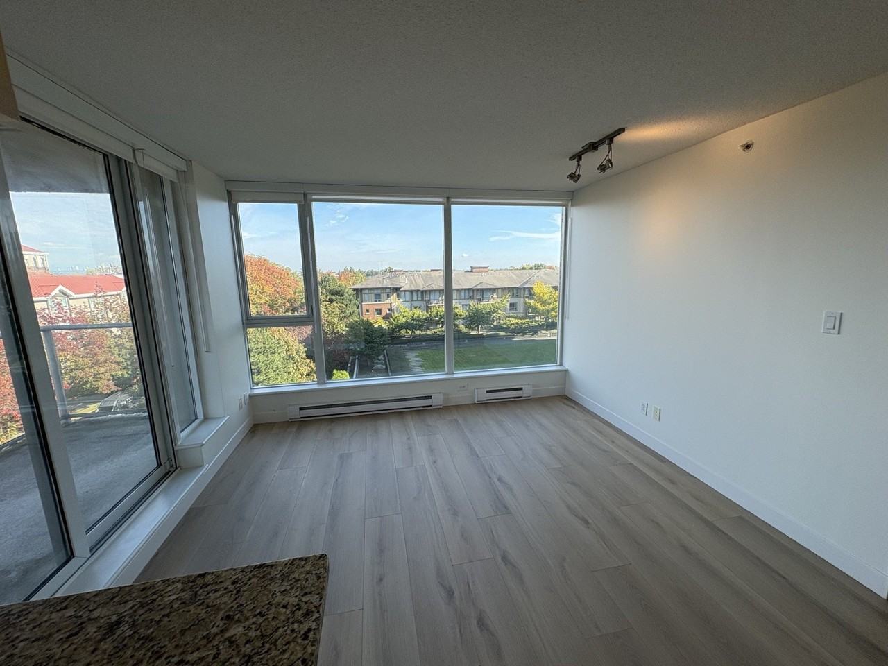 5028 Kwantlen St - Photo 7 of 20