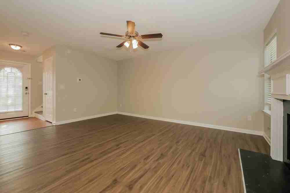 1533 Gunstock Ct - Photo 4 of 17