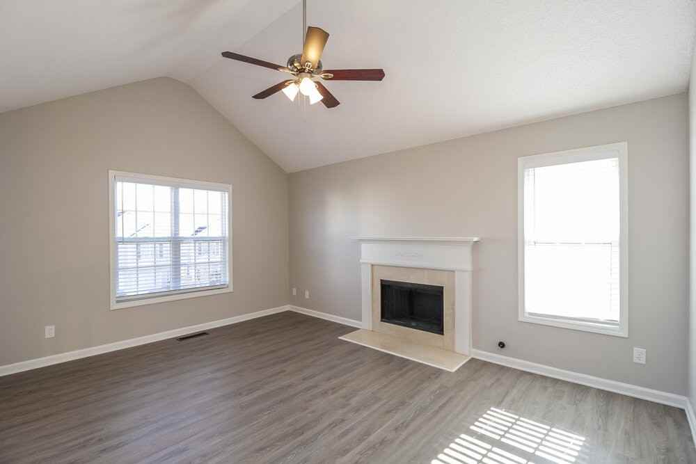 145 Richmond Dr - Photo 4 of 17