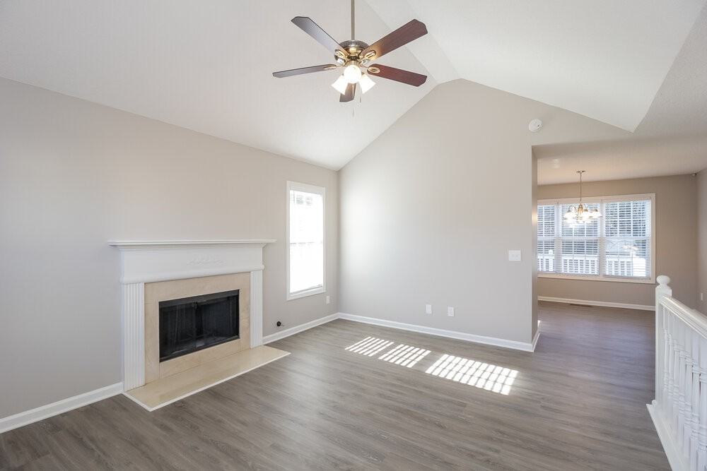145 Richmond Dr - Photo 5 of 17