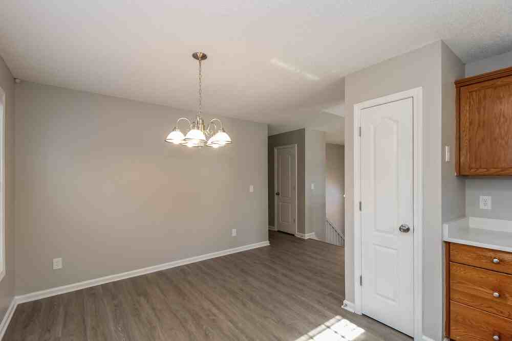 145 Richmond Dr - Photo 6 of 17