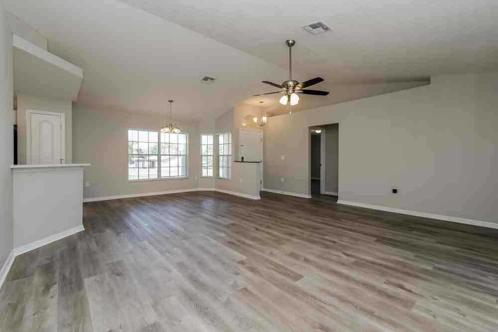 12010 Elgin Blvd - Photo 4 of 16