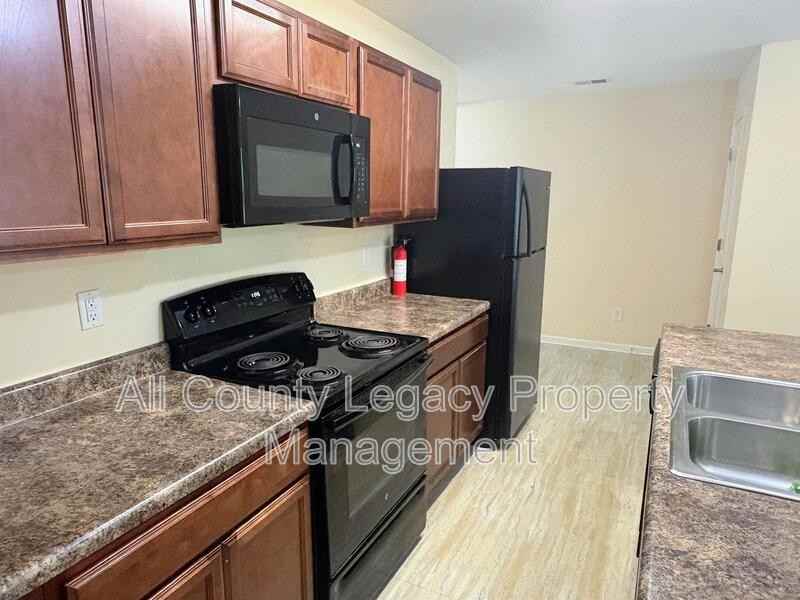 2072 Belmont Cir - Photo 6 of 13