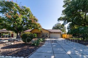 featured image of 719 N Solandra Dr